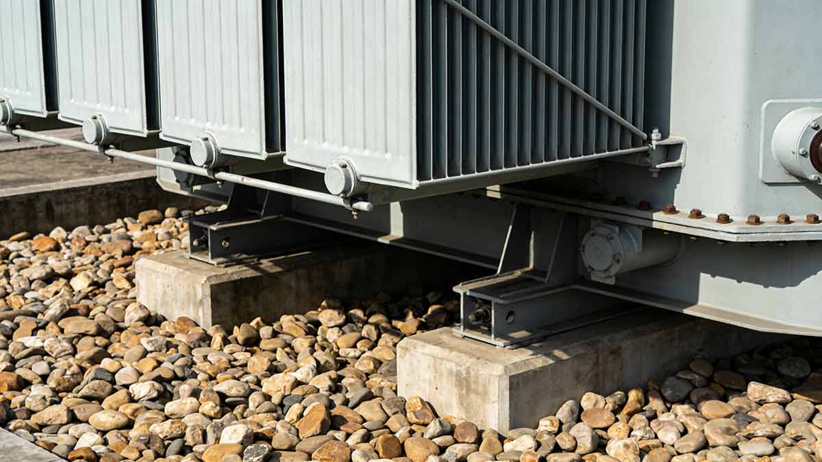 pebbles-under-the-transformer-(4)