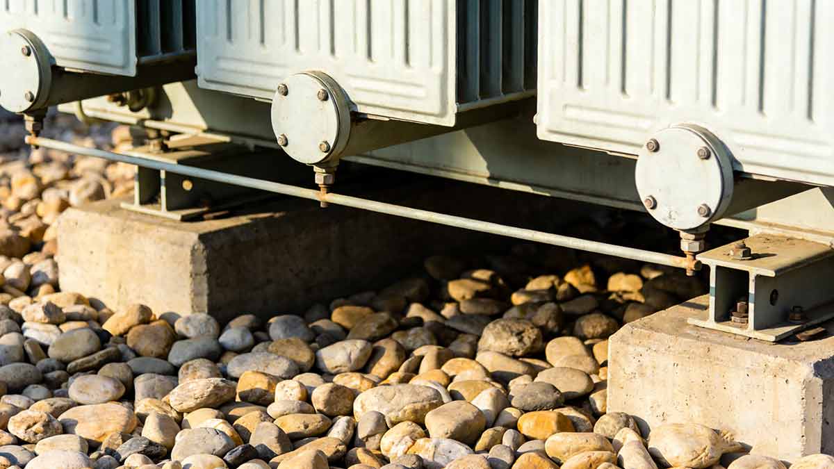 pebbles-under-the-transformer-(5)